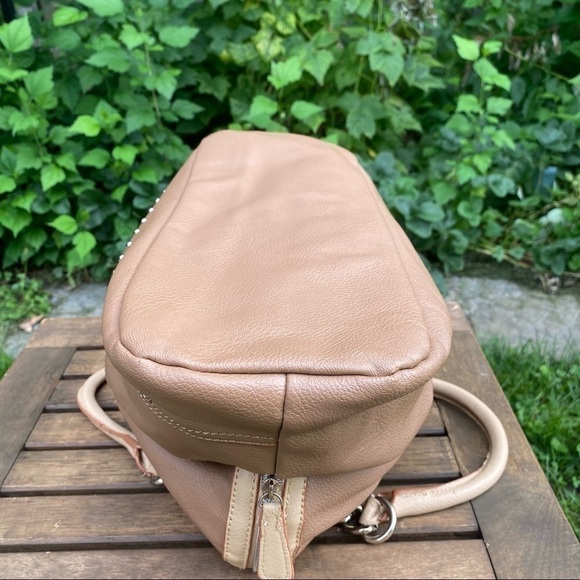 Guess Los Angeles Beige & Tan Faux Leather Purse - Picture 7 of 12